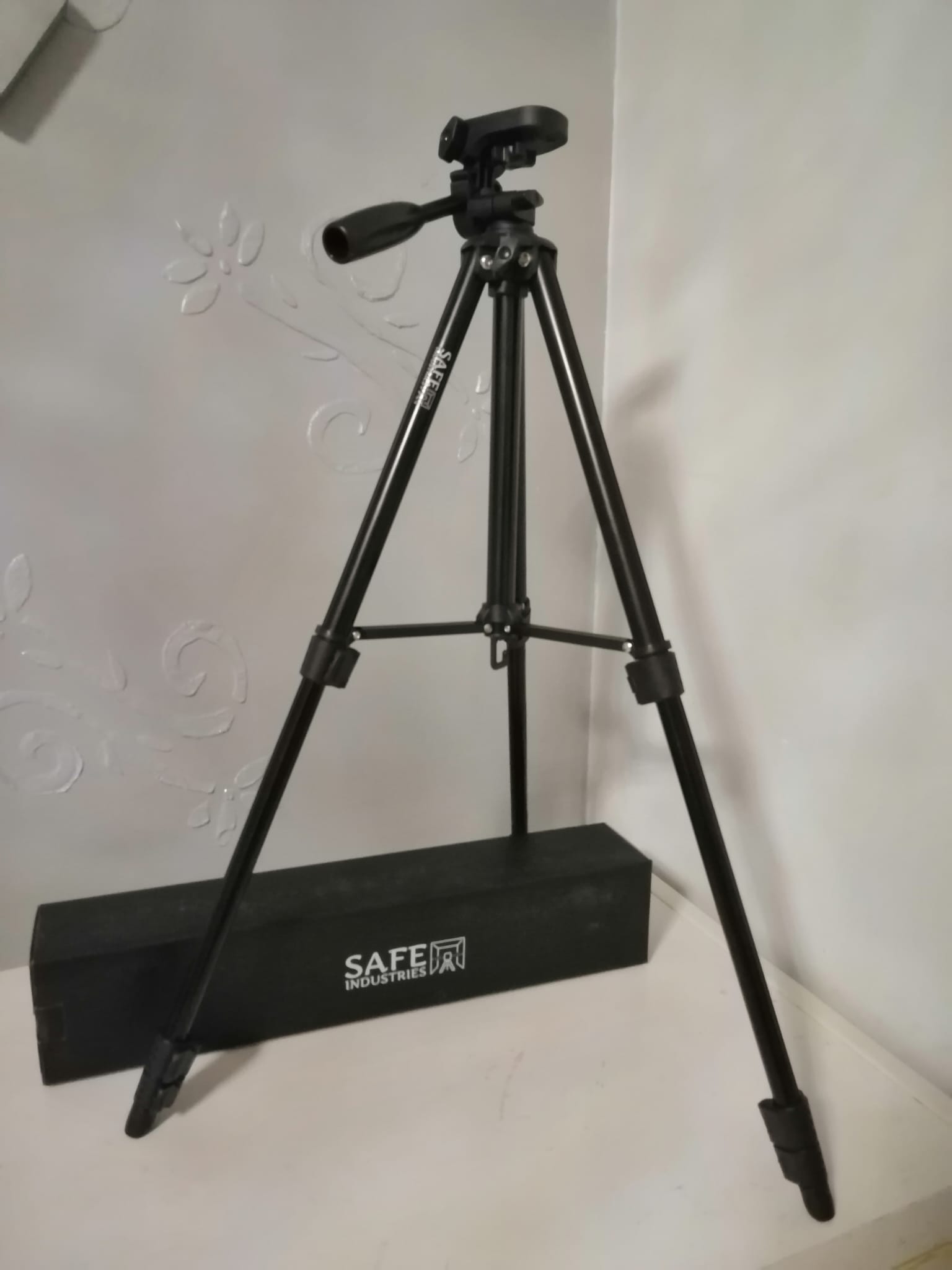 Livella Laser Professionale 12 Linee 3D Autolivellante, Compresa Staffa per Cartongesso e Cavalletto 150 cm - immagine 7