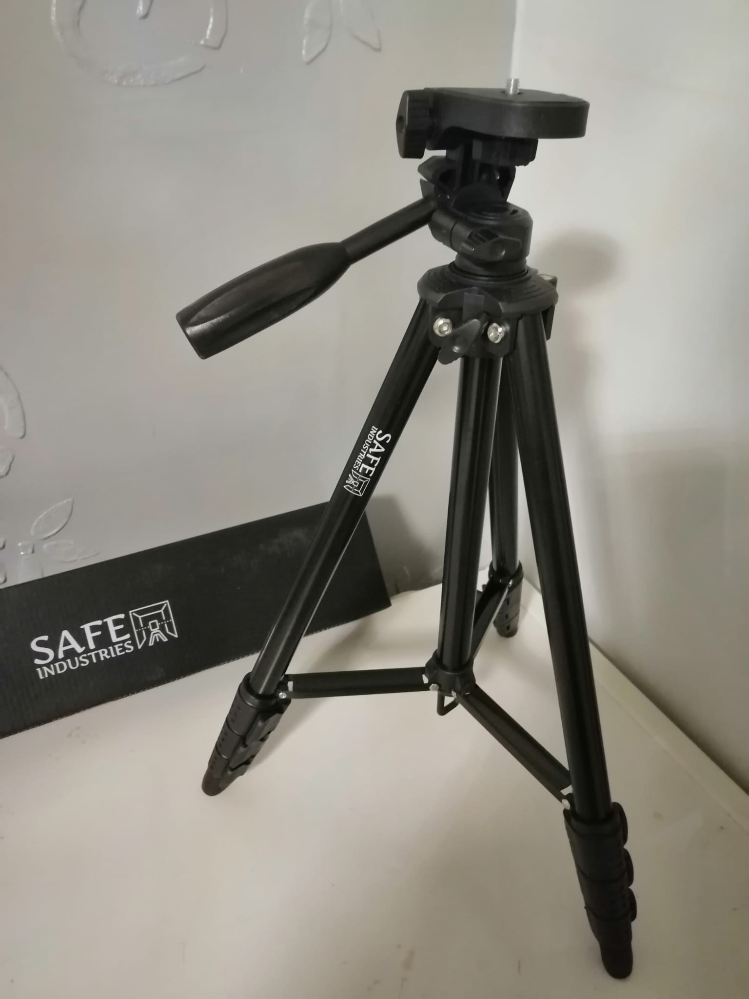 Livella Laser Professionale 12 Linee 3D Autolivellante, Compresa Staffa per Cartongesso e Cavalletto 150 cm - immagine 9