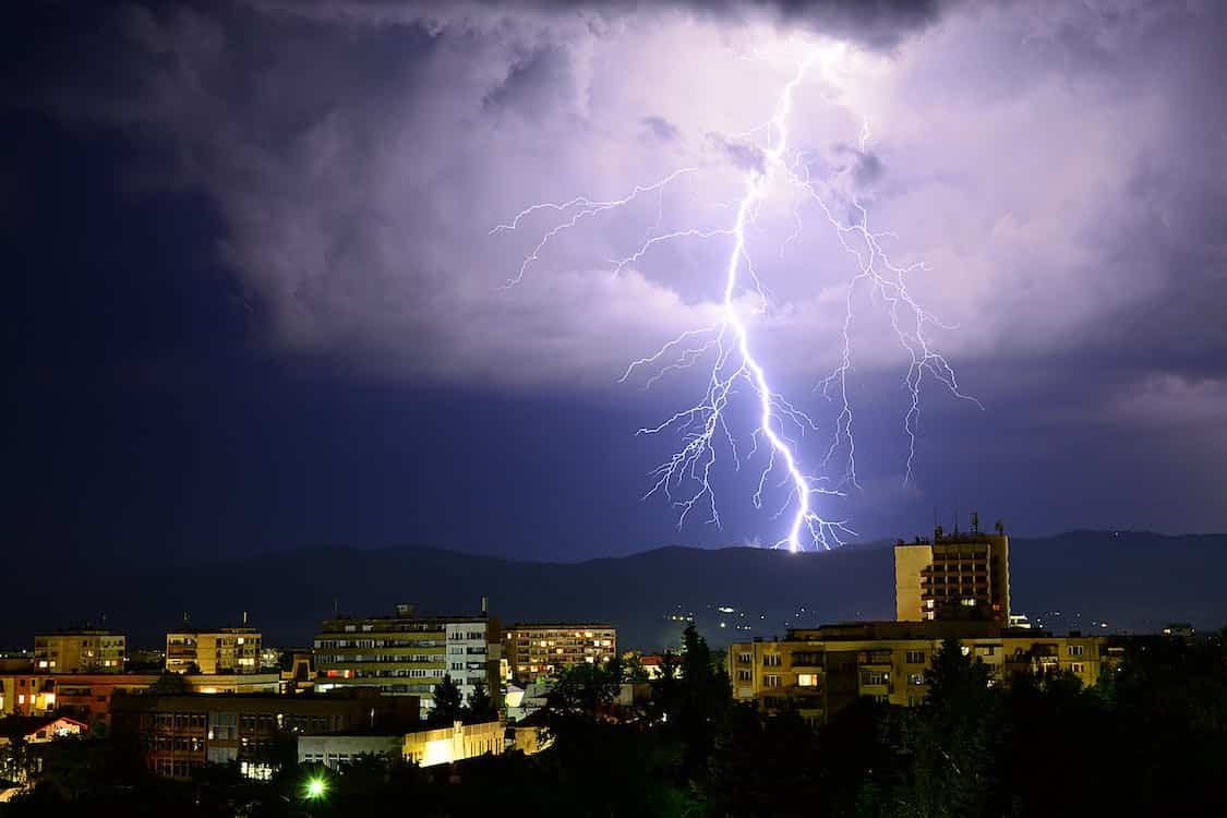 Fulmine Colpisce Di Notte